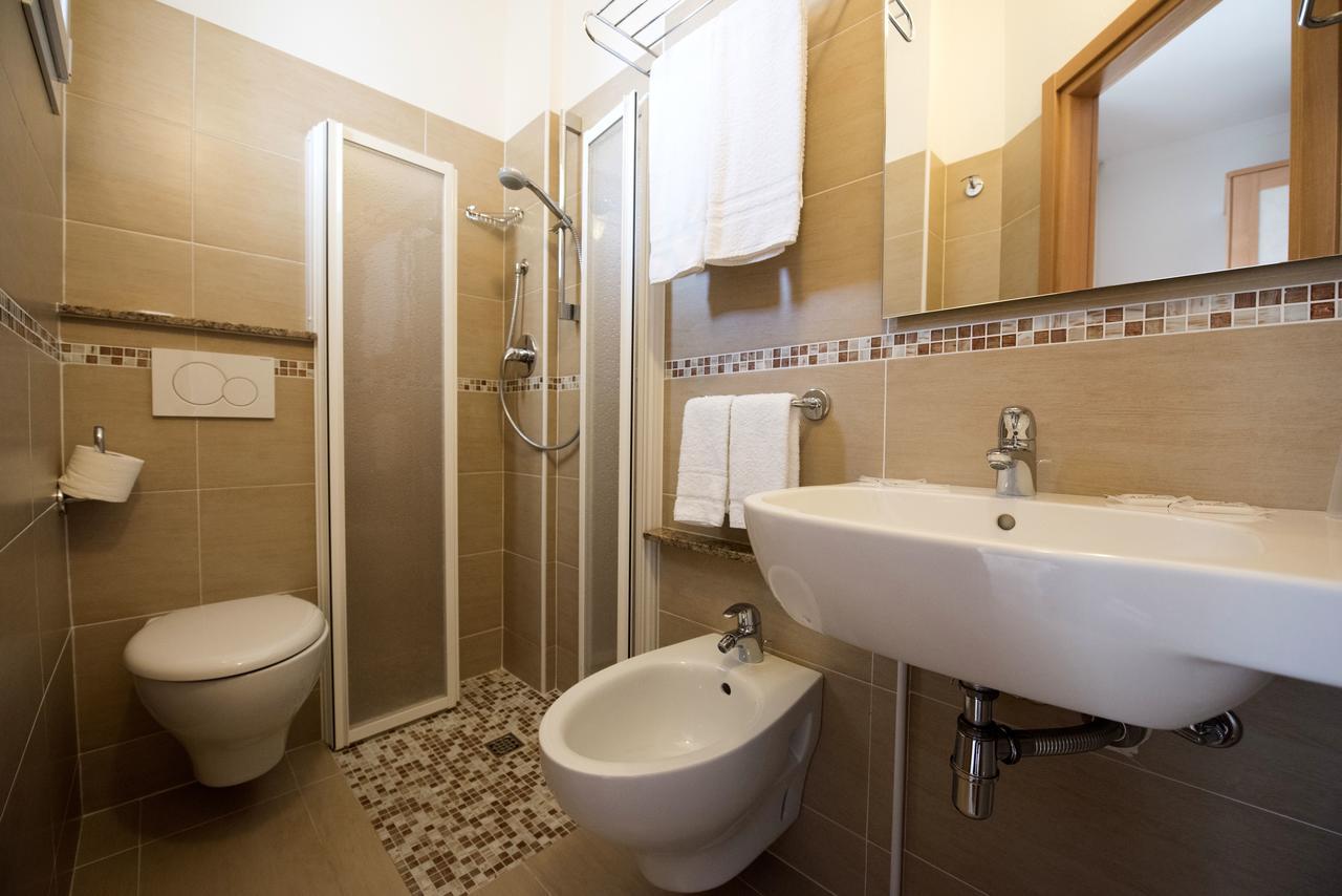 Hotel Seven Rimini Bagian luar foto